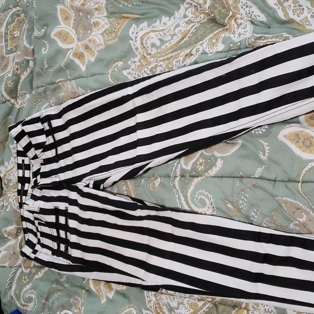Blackheart stingerette pants size 9